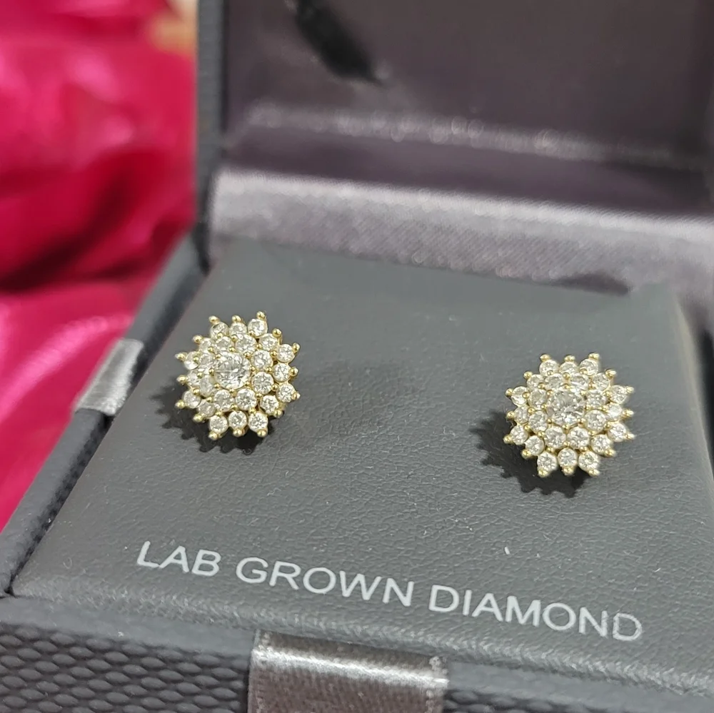 Gold Diamond Stud Earrings 10k - Picture 1 of 5